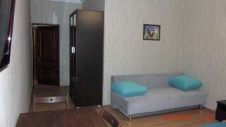 Гостевой дом Алистера Сухум Трехместный номер «Комфорт» с душем-29