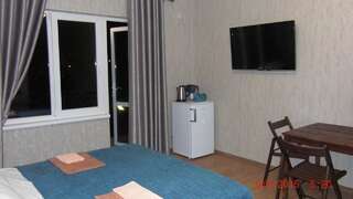 Гостевой дом Алистера Сухум Трехместный номер «Комфорт» с душем-30