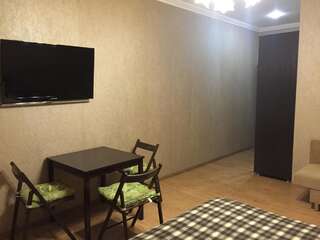 Гостевой дом Алистера Сухум Трехместный номер «Комфорт» с душем-4