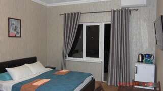 Гостевой дом Алистера Сухум Трехместный номер «Комфорт» с душем-54