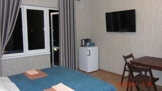 Гостевой дом Алистера Сухум Трехместный номер «Комфорт» с душем-61