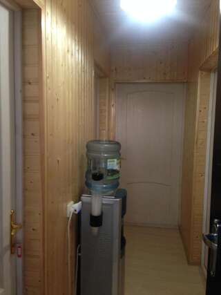 Гостевой дом Алистера Сухум Трехместный номер «Комфорт» с душем-66